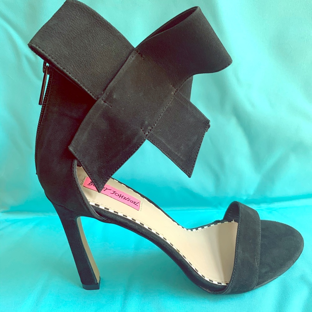 Betsey Johnson Friskyy